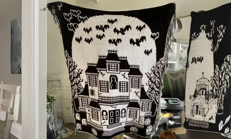 Crochet Haunted House